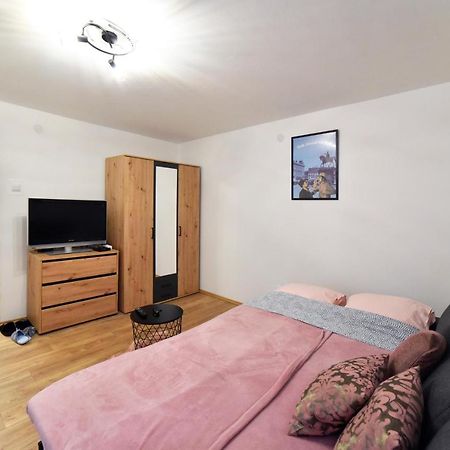Studio Apartment Aneta Zagabria Esterno foto