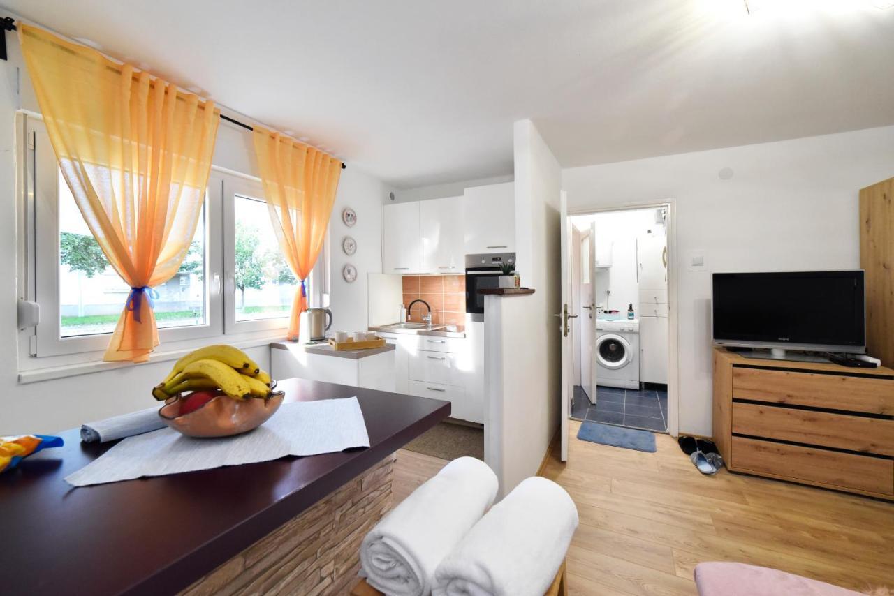 Studio Apartment Aneta Zagabria Esterno foto