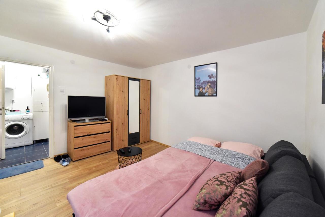 Studio Apartment Aneta Zagabria Esterno foto